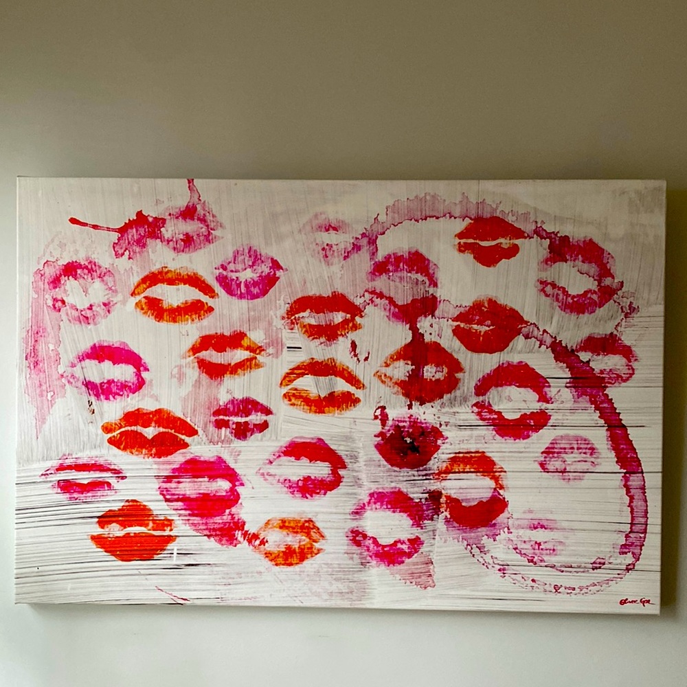 Oliver Gal Blurring Lips Canvas